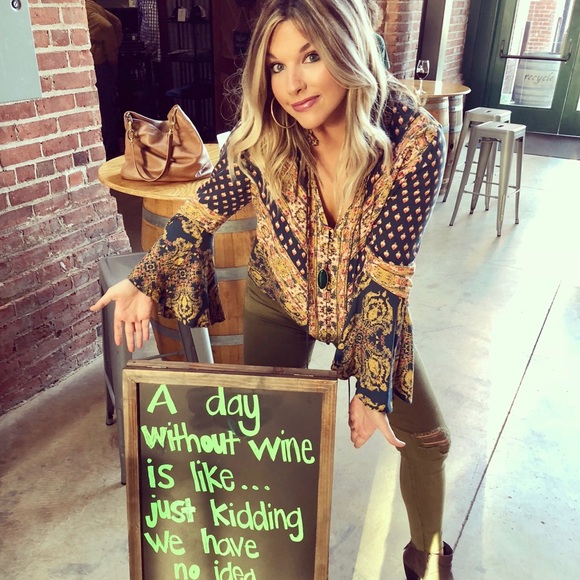 ❤️ Meet your posher ❤️ - Picture 6 of 6